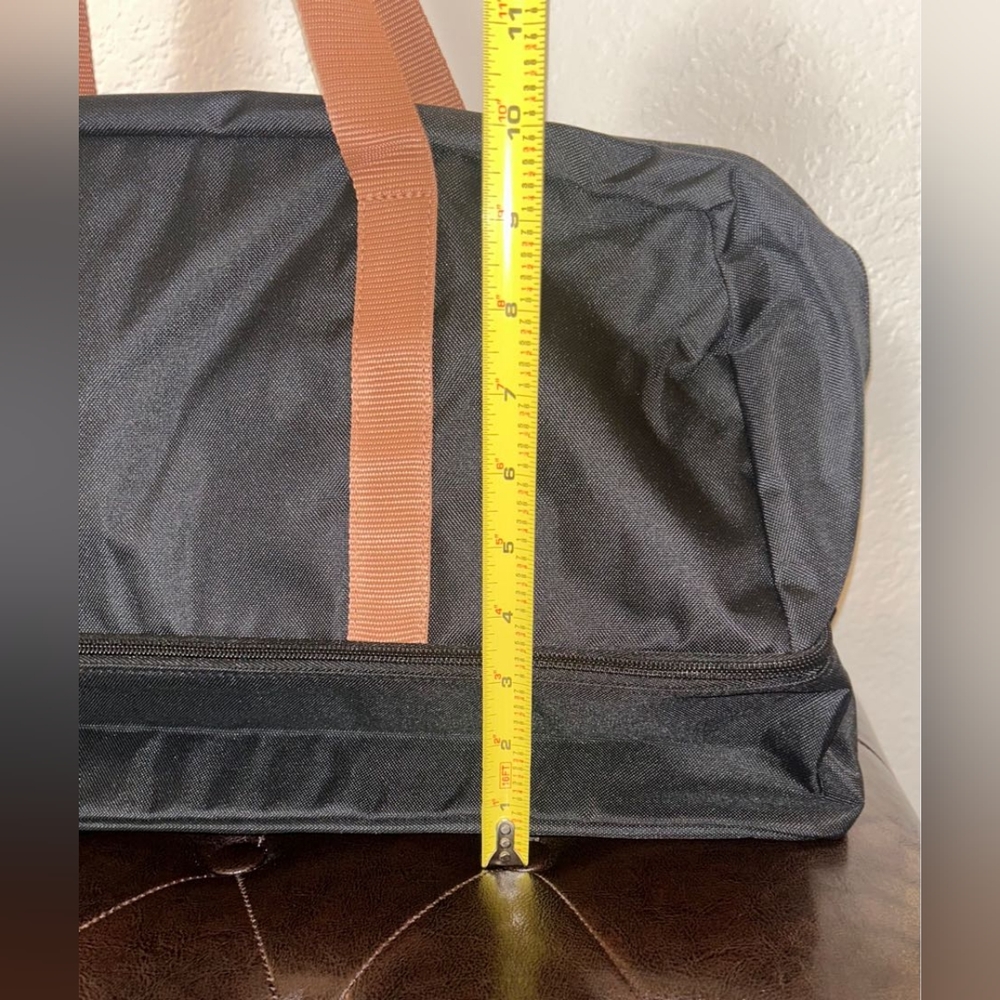 Black and tan travel bag - Picture 5 of 12